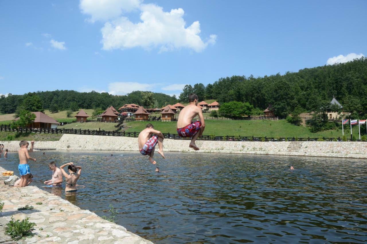 Eko Selo Kostunici Otel Dış mekan fotoğraf